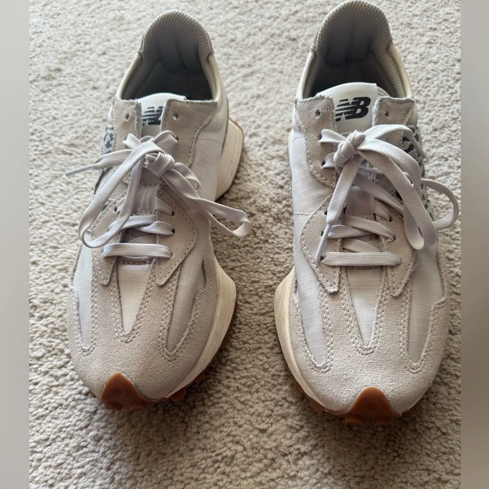 New Balance 327 off White Sneakers
Men’s 8.5 Women’s 10 - Picture 2 of 7